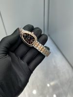 Bvlgari Serpenti – Women's Two-Tone Gold Bracelet Watch with Black Dial, Ruby Crown, and Iconic Snake Design - 图片 3