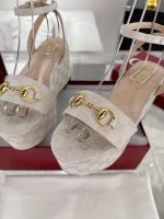 Gucci Beige Monogram Wedge Sandals – Horsebit Buckle, Metal Frame, Original Box & Dust Bag - 图片 6