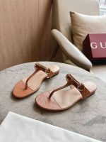 Gucci Brown Monogram T-Strap Sandals – Embossed GG Pattern, Metal Horsebit Buckle, Original Box & Dust Bag - 图片 7