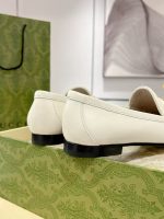 Gucci White Leather Loafers – Minimalist Design, Iconic Horsebit Buckle, Timeless Elegance, Original Box & Dust Bag - 图片 3