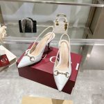 Gucci White Horsebit Slingback Pumps – Pointed Toe, Embossed Logo, Gold-Tone Hardware, Original Box & Dust Bag - 图片 6