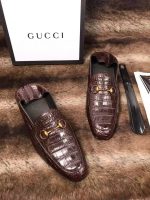 Gucci Crocodile-Embossed Loafers – Deep Brown Leather, Gold-Tone Horsebit Buckle, Premium Craftsmanship