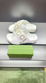 Gucci White Logo Slide Sandals – Embossed "GUCCI" Lettering, Cross-Band Design, Premium Leather - 图片 5