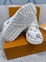 Louis Vuitton Multicolor Monogram Sneakers – White Leather, Bold Print, Chunky Sole - 图片 4