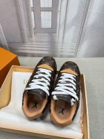 Louis Vuitton Monogram Leather Sneakers – Iconic Brown Pattern, White Laces, Timeless Design - 图片 9