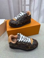 Louis Vuitton Monogram Leather Sneakers – Iconic Brown Pattern, White Laces, Timeless Design - 图片 8