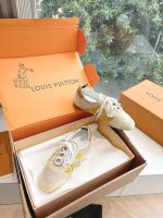 Louis Vuitton Beige & Yellow Leather Sneakers – Minimalist Design, Iconic Craftsmanship, Everyday Luxury - 图片 8