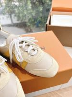Louis Vuitton Beige & Yellow Leather Sneakers – Minimalist Design, Iconic Craftsmanship, Everyday Luxury - 图片 2
