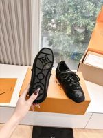 Louis Vuitton Black Sequined Sneakers – Sparkling Texture, Bold Design, Statement Footwear - 图片 4