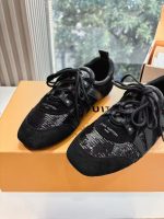 Louis Vuitton Black Sequined Sneakers – Sparkling Texture, Bold Design, Statement Footwear - 图片 3