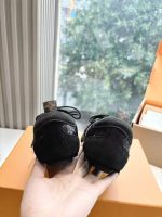 Louis Vuitton Black Sequined Sneakers – Sparkling Texture, Bold Design, Statement Footwear - 图片 2