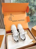 Louis Vuitton White & Brown Monogram Sneakers – Classic Colorway, Iconic Design, Everyday Luxury - 图片 8