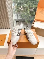 Louis Vuitton White & Brown Monogram Sneakers – Classic Colorway, Iconic Design, Everyday Luxury - 图片 6