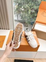 Louis Vuitton White & Brown Monogram Sneakers – Classic Colorway, Iconic Design, Everyday Luxury - 图片 5