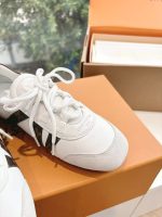 Louis Vuitton White & Brown Monogram Sneakers – Classic Colorway, Iconic Design, Everyday Luxury - 图片 4