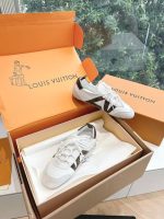 Louis Vuitton White & Brown Monogram Sneakers – Classic Colorway, Iconic Design, Everyday Luxury - 图片 2