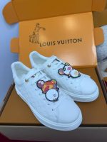 Louis Vuitton White Sneakers with 3D Cartoon Appliqué – Playful Art, Bold Statement, Limited Edition Style - 图片 6