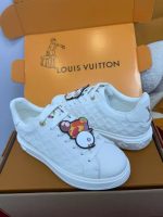 Louis Vuitton White Sneakers with 3D Cartoon Appliqué – Playful Art, Bold Statement, Limited Edition Style - 图片 5