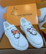 Louis Vuitton White Sneakers with 3D Cartoon Appliqué – Playful Art, Bold Statement, Limited Edition Style - 图片 4