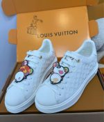 Louis Vuitton White Sneakers with 3D Cartoon Appliqué – Playful Art, Bold Statement, Limited Edition Style - 图片 3