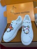 Louis Vuitton White Sneakers with 3D Cartoon Appliqué – Playful Art, Bold Statement, Limited Edition Style - 图片 2