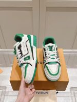 Louis Vuitton White & Green Leather Sneakers – Bold Color Contrast, Iconic LV Logo, Elevated Style - 图片 9