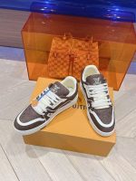 Louis Vuitton Damier Canvas Sneakers – Iconic Checkered Pattern, Bold LV Logo, Timeless Style - 图片 8