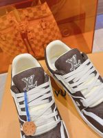 Louis Vuitton Damier Canvas Sneakers – Iconic Checkered Pattern, Bold LV Logo, Timeless Style - 图片 4