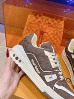 Louis Vuitton Damier Canvas Sneakers – Iconic Checkered Pattern, Bold LV Logo, Timeless Style - 图片 3