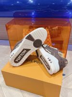 Louis Vuitton Damier Canvas Sneakers – Iconic Checkered Pattern, Bold LV Logo, Timeless Style - 图片 2