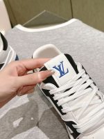 Louis Vuitton White & Black Sneakers with Blue Accents – Bold Contrast, Signature Details, Modern Luxury - 图片 7