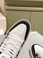 Louis Vuitton White & Black Sneakers with Blue Accents – Bold Contrast, Signature Details, Modern Luxury - 图片 6