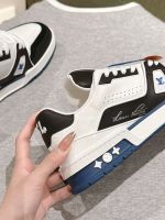 Louis Vuitton White & Black Sneakers with Blue Accents – Bold Contrast, Signature Details, Modern Luxury - 图片 5