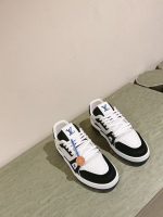 Louis Vuitton White & Black Sneakers with Blue Accents – Bold Contrast, Signature Details, Modern Luxury - 图片 4
