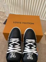 Louis Vuitton Black Leather Sneakers – Monochrome Elegance, Bold Contrast, Signature Details - 图片 3
