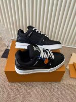 Louis Vuitton Black Leather Sneakers – Monochrome Elegance, Bold Contrast, Signature Details - 图片 8