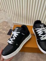 Louis Vuitton Black Leather Sneakers – Monochrome Elegance, Bold Contrast, Signature Details - 图片 6