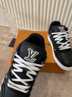 Louis Vuitton Black Leather Sneakers – Monochrome Elegance, Bold Contrast, Signature Details - 图片 5