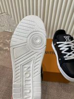 Louis Vuitton Black Leather Sneakers – Monochrome Elegance, Bold Contrast, Signature Details - 图片 4