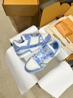 Louis Vuitton Light Blue & White Sneakers – Soft Palette, Bold Logo, Elegant Streetwear - 图片 8