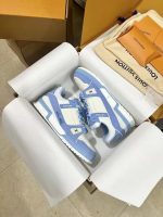 Louis Vuitton Light Blue & White Sneakers – Soft Palette, Bold Logo, Elegant Streetwear - 图片 7