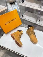 Louis Vuitton White High-Top Sneakers – Clean Aesthetic, Bold Blue LV Logo, Elevated Style - 图片 7