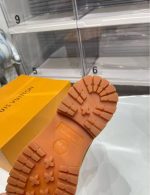 Louis Vuitton White High-Top Sneakers – Clean Aesthetic, Bold Blue LV Logo, Elevated Style - 图片 2