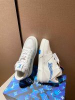 Louis Vuitton White & Black Sneakers – Iconic Four-Leaf Clover, Signature Detail, Timeless Craftsmanship - 图片 6