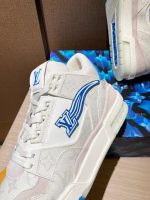 Louis Vuitton White & Black Sneakers – Iconic Four-Leaf Clover, Signature Detail, Timeless Craftsmanship - 图片 4