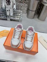 Louis Vuitton Sneakers – Luxury Designer Shoes, Premium Leather, Iconic LV Logo, Chunky Sole, Fashion Statement - 图片 2