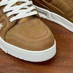 Louis Vuitton Sneakers – Luxury Designer Shoes, Premium Leather, Iconic LV Logo, Chunky Sole, Fashion Statement - 图片 2