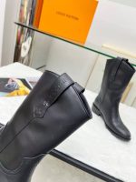 Louis Vuitton Boots for Men – Luxury Leather Chelsea & Hiking Style, Iconic LV Detailing, Handcrafted Design - 图片 3
