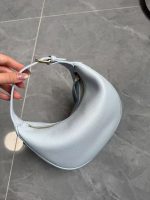 Celine Half Moon Bag – Iconic Crescent Shape, Grained Leather, Designer Shoulder Bag with Detachable Strap - 图片 8