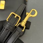 Tory Burch 6642SQ Shoulder Bag – Iconic Lock Clasp, Smooth Leather, Designer Tote with Detachable Strap - 图片 4